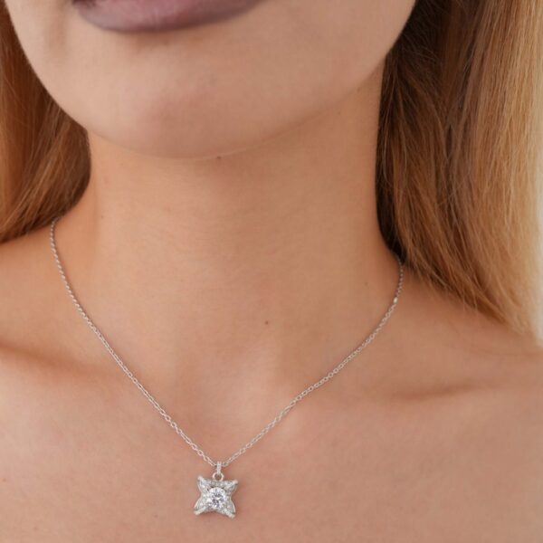 Vélora Diamond Necklace